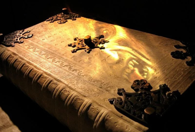 Кодекс Гигас: загадка Библии дьявола